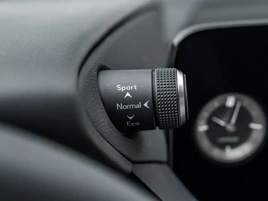 Lexus ES 2022 200 Excellence Edition фото 18
