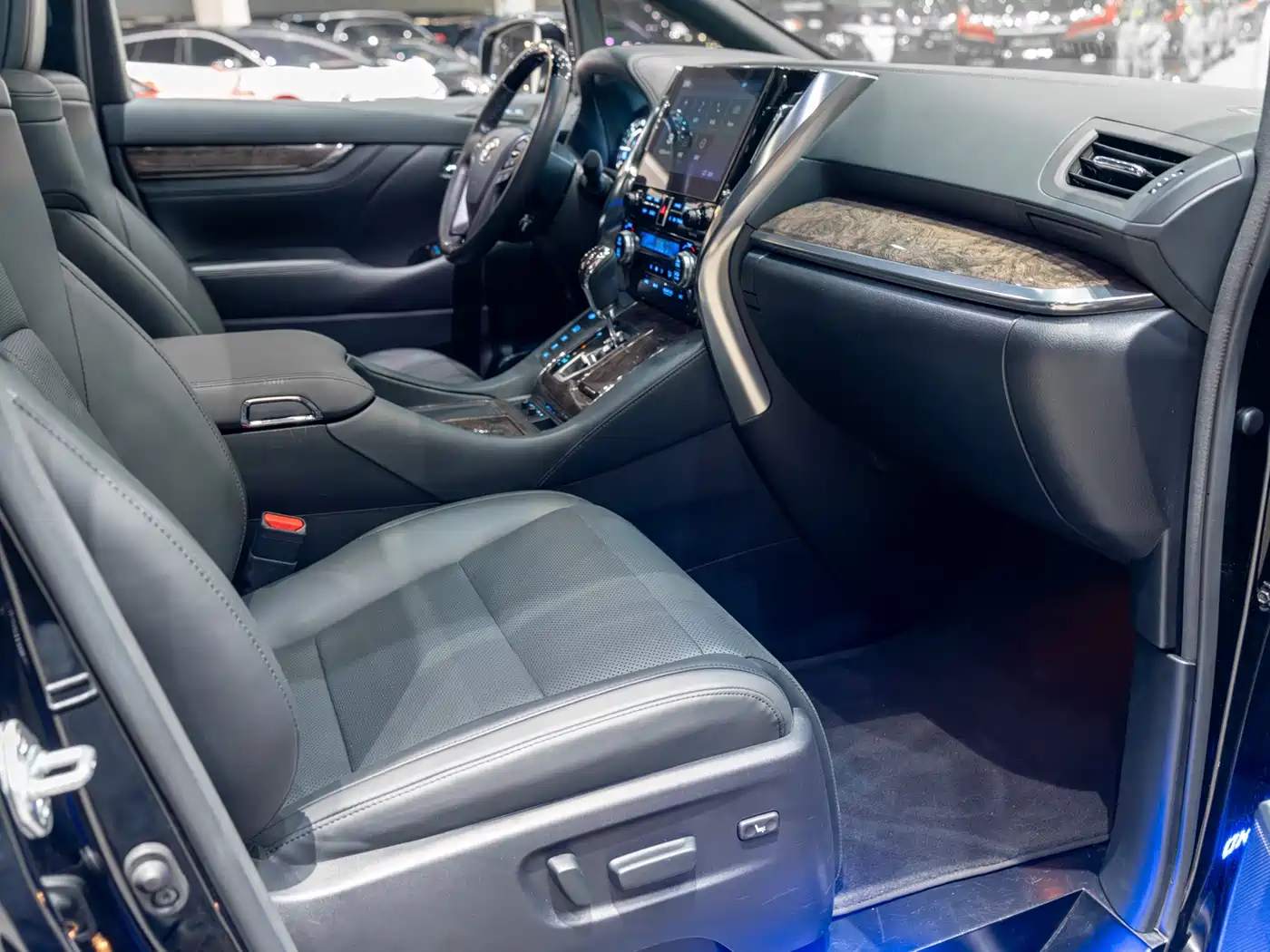 Toyota Alphard 2021 Hybrid 2.5L Ultimate фото 7