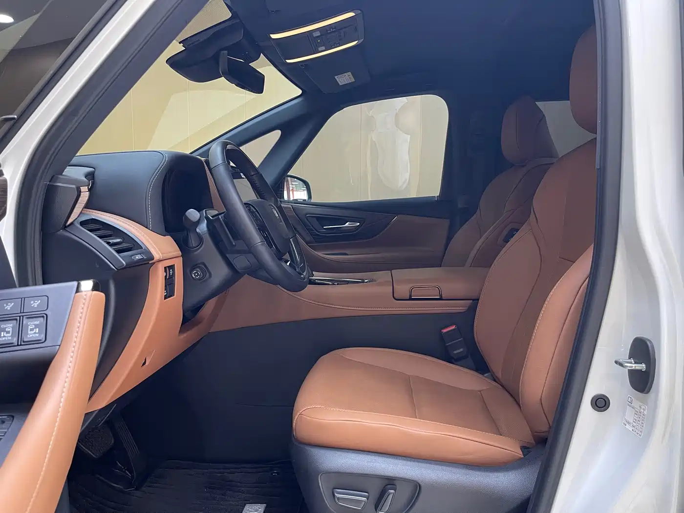 Toyota Vellfire 2024 Crown Hybrid 2.5L Premium Edition фото 4