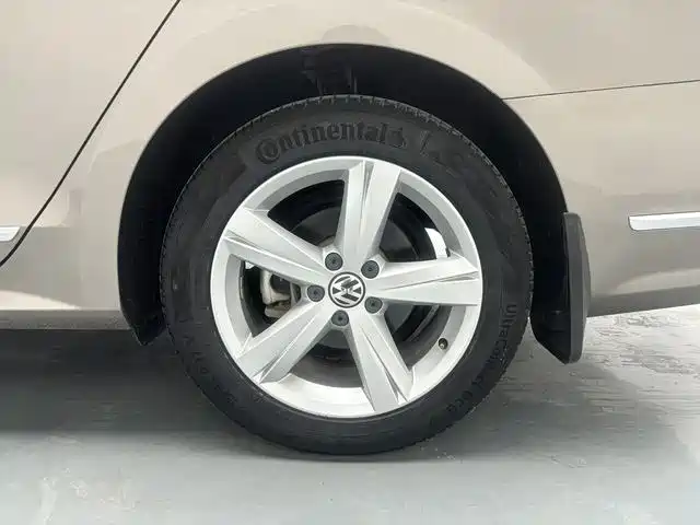 Volkswagen Passat 2015 1.8TSI DSG Prestige Edition фото 15