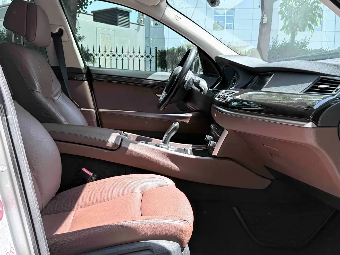 BMW 5 Series GT 2014 535i xDrive фото 10