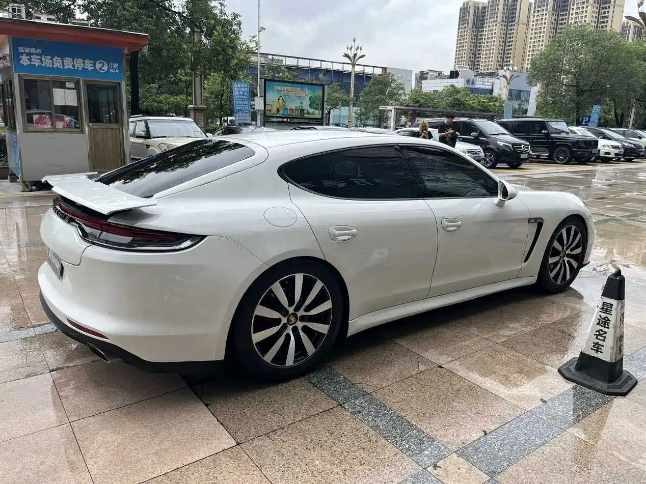 Porsche Panamera 2011 2010 Panamera 4 3.6L