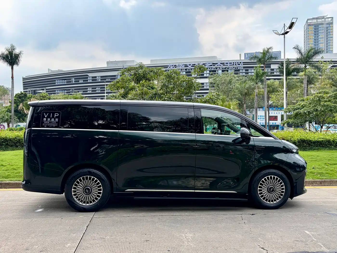 Geely Galaxy Yizhen L380 2025 Model 805km Flagship Edition AWD фото 7