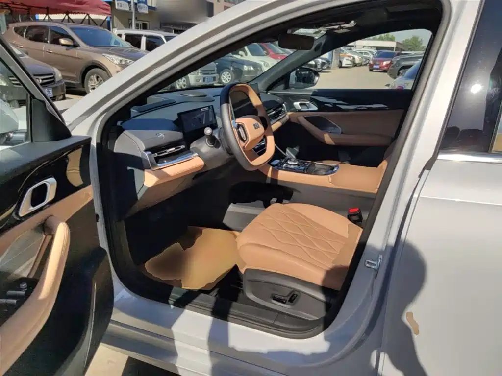 Geely Galaxy Galaxy A7 2025 EM-i фото 16