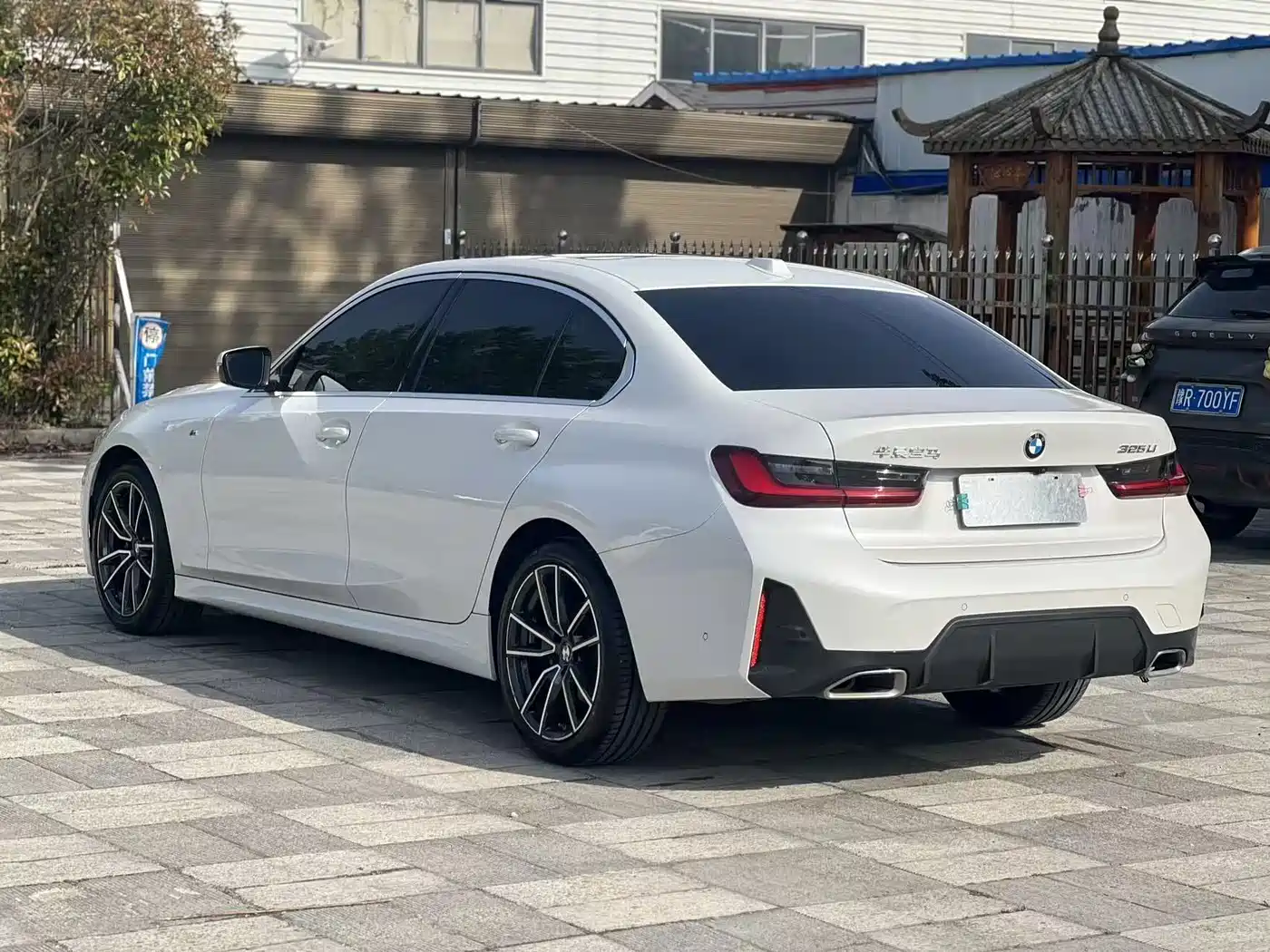 BMW 3-SERIES