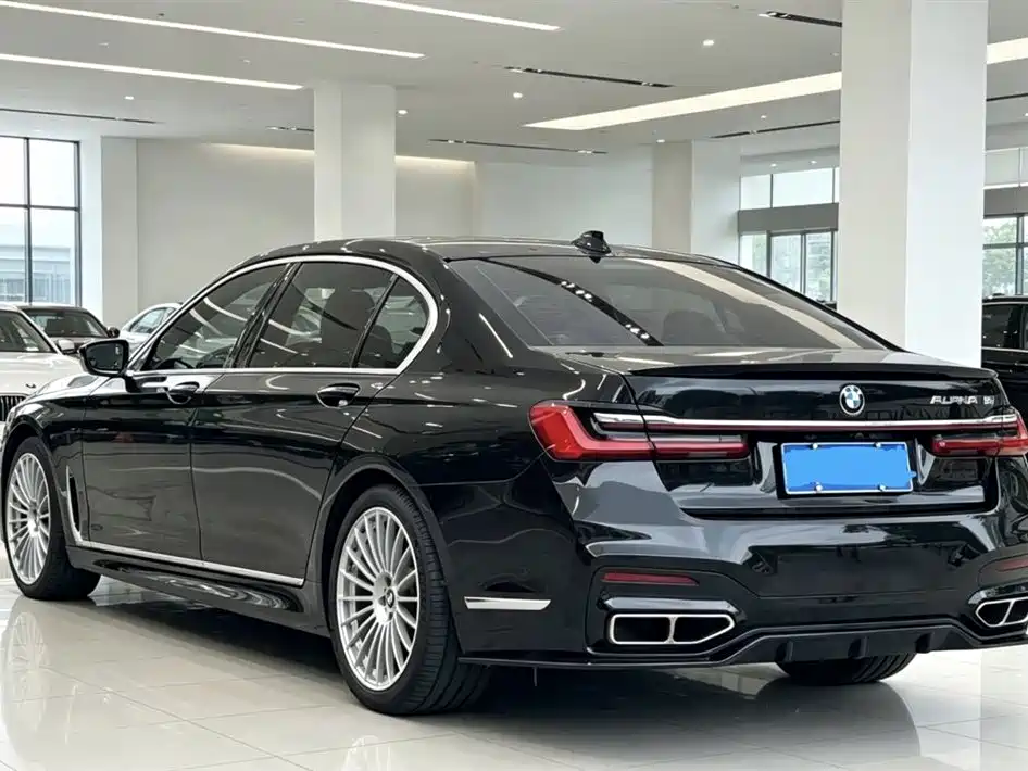 BMW 7 Series 2017 740Li xDrive Luxury Edition фото 8