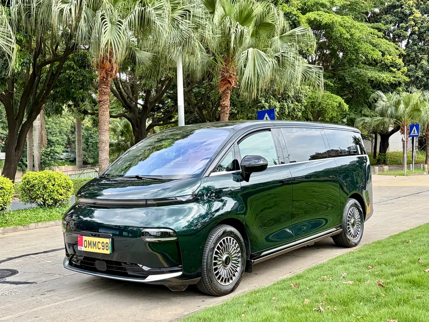 Geely Galaxy Yizhen L380 2025 Model 805km Flagship Edition AWD