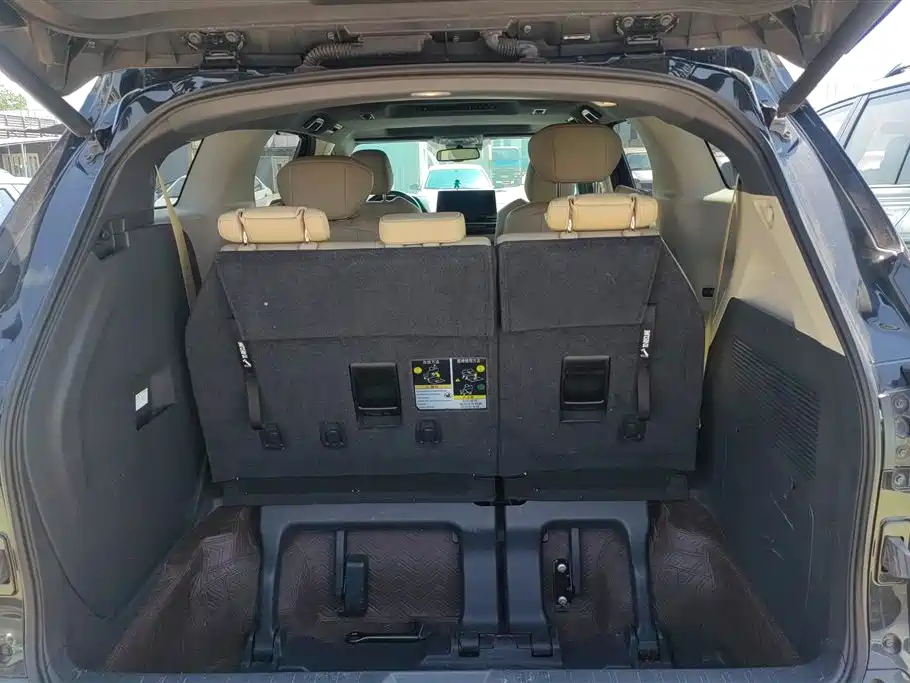 Toyota Sienna 2021 2.5L Hybrid Ultimate Edition фото 4