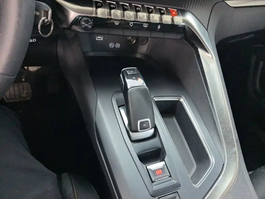Фото 14 - Peugeot 5008