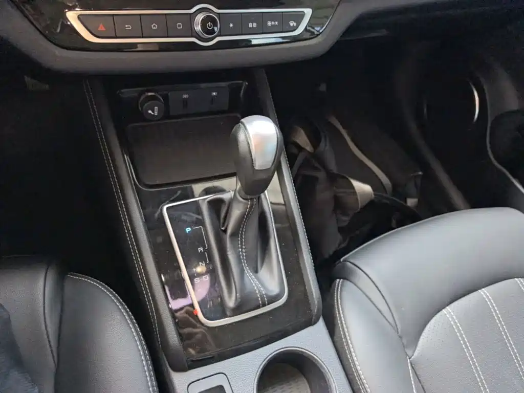 BYD Song 2019 2019 1.5TI Automatic Smart Connection Yueyao Edition