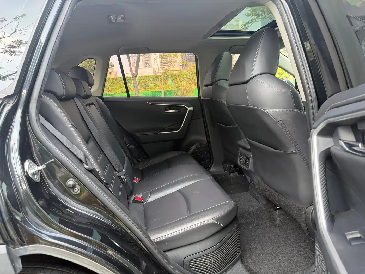 Toyota RAV4 Rongfang 2021 Hybrid 2.5L E-CVT AWD Elite PLUS Edition фото 13