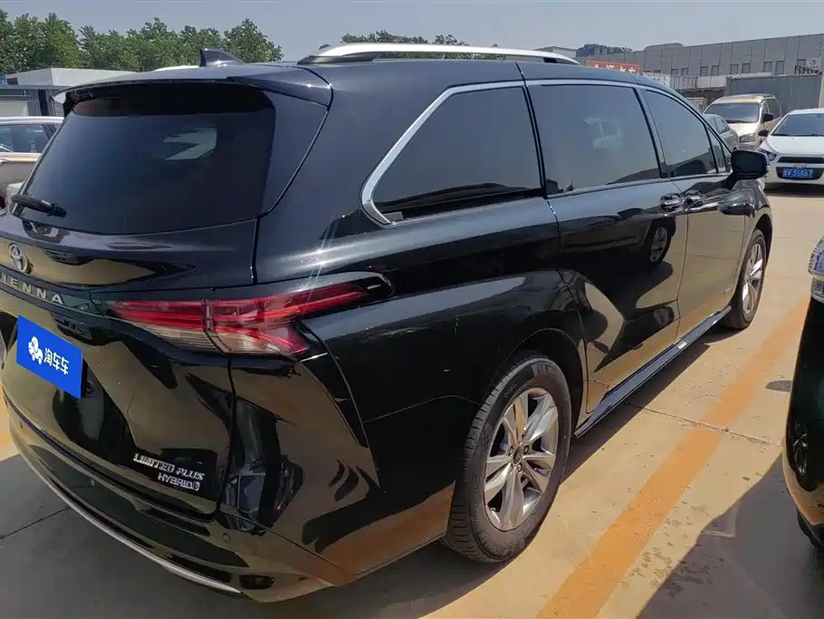 Toyota Sienna 2021 2.5L Hybrid Ultimate Edition фото 3
