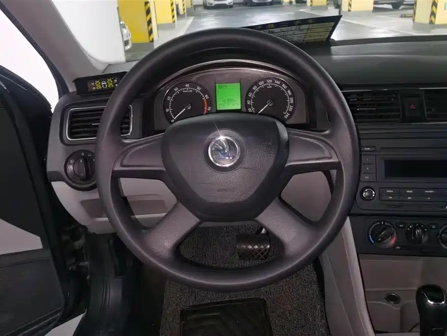 Škoda Rapid 2013 1.6L Automatic Smart Selection фото 15