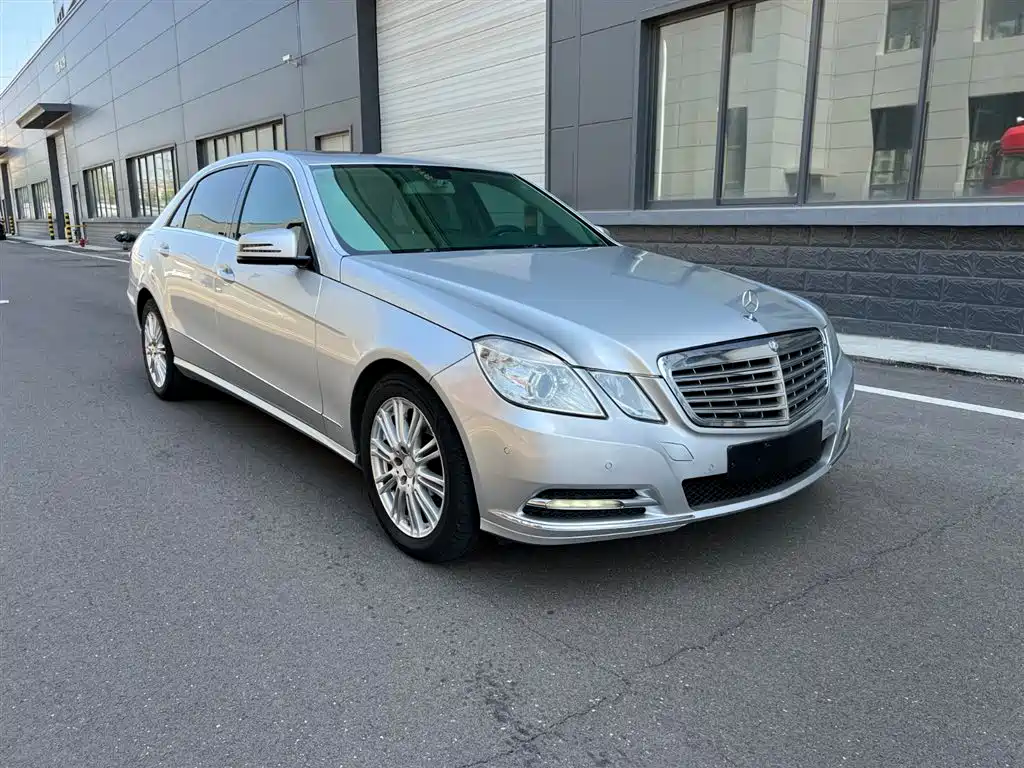 Mercedes-Benz E-Class 2013 Model E 260 L CGI Elegance фото 3