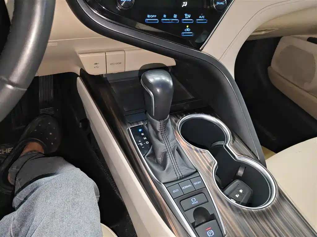 Toyota Camry 2018 2.5G Luxury Edition фото 14