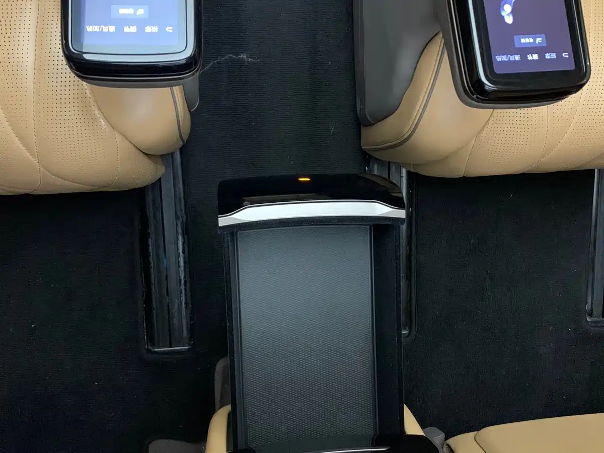 Denza D9 2023 2022 DM-i 970 AWD Flagship