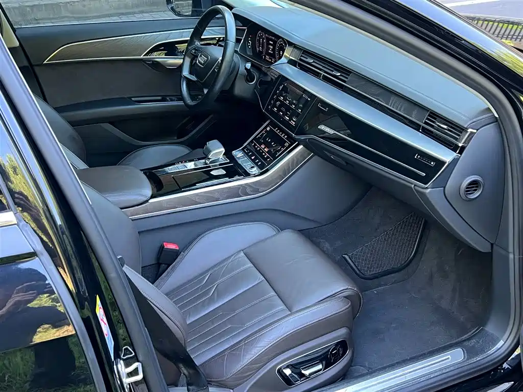 Audi A8 2019 A8L 50 TFSI quattro Comfort фото 17