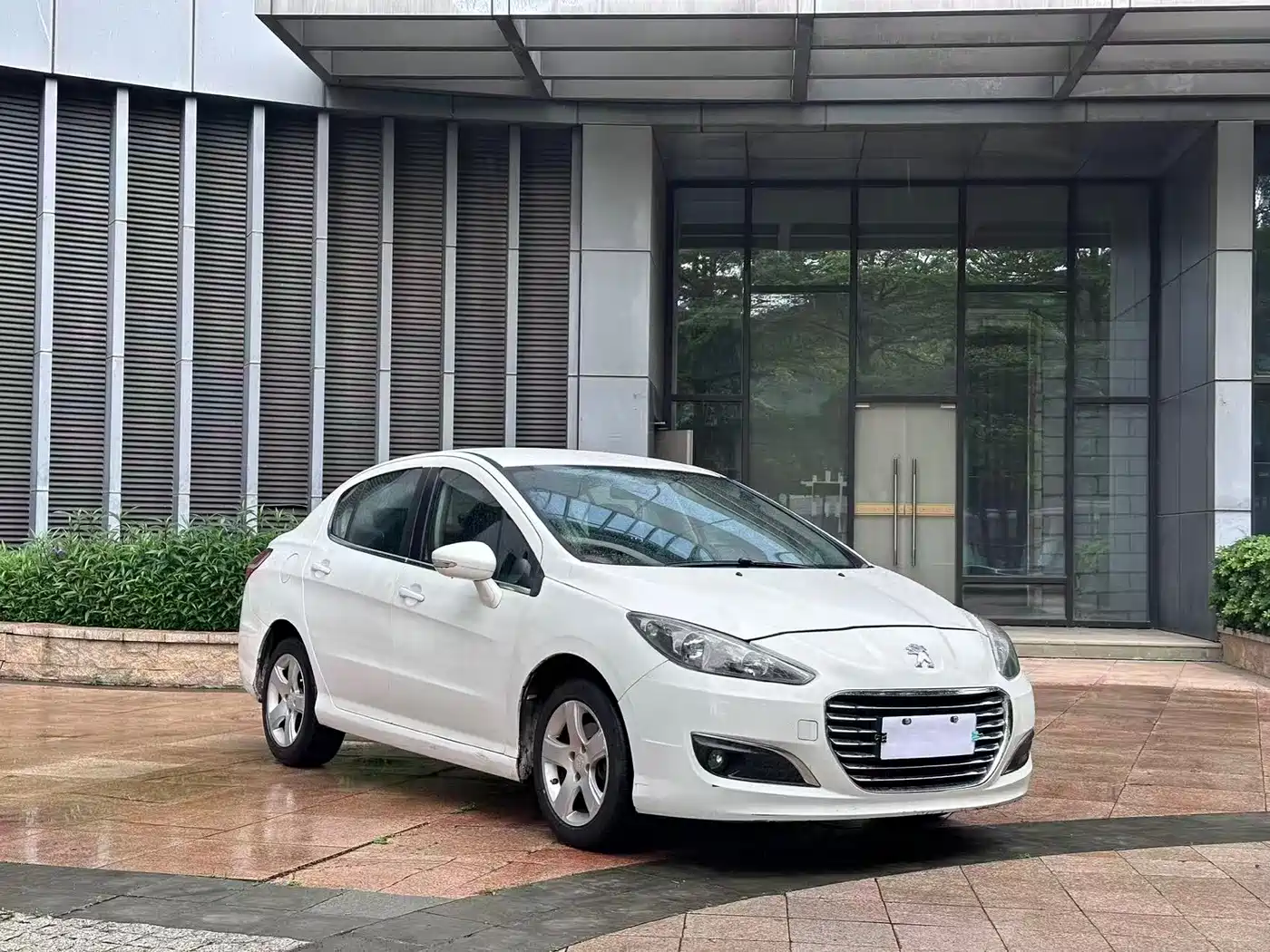 Peugeot 308 2014 Model Joy Edition Classic 1.6L Automatic Superior Style фото 3