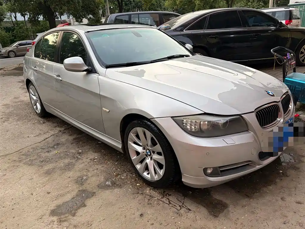 BMW 3 Series 2012 320i Luxury фото 3