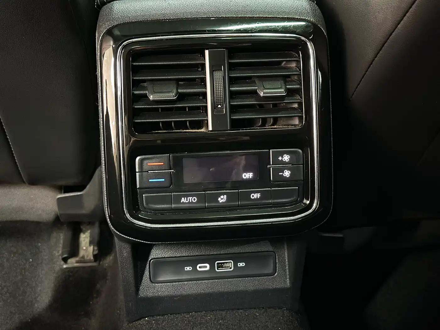 Volkswagen Passat 2021 Model 330TSI Luxury Edition фото 21