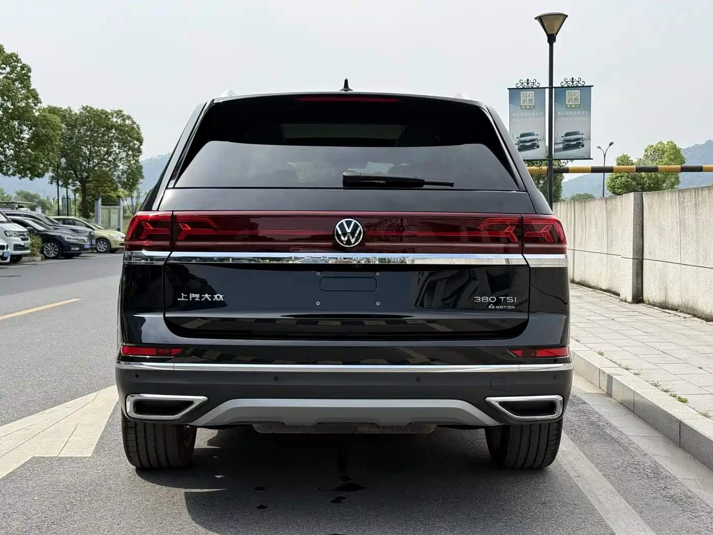 Volkswagen Teramont 2024 380TSI 4WD Dragon Auspicious Edition фото 5