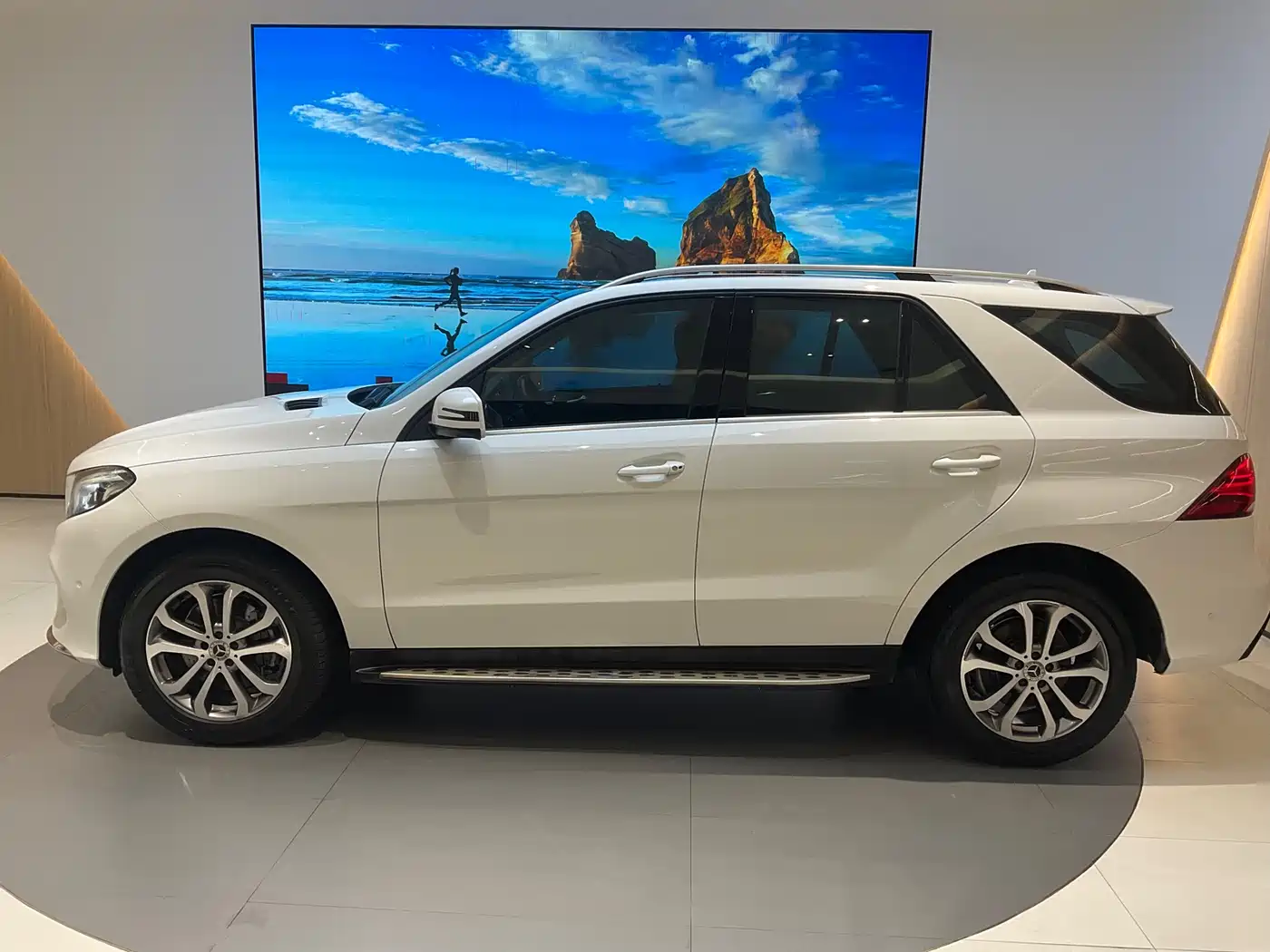 Mercedes-Benz GLE 2017 GLE 320 4MATIC Luxury фото 4