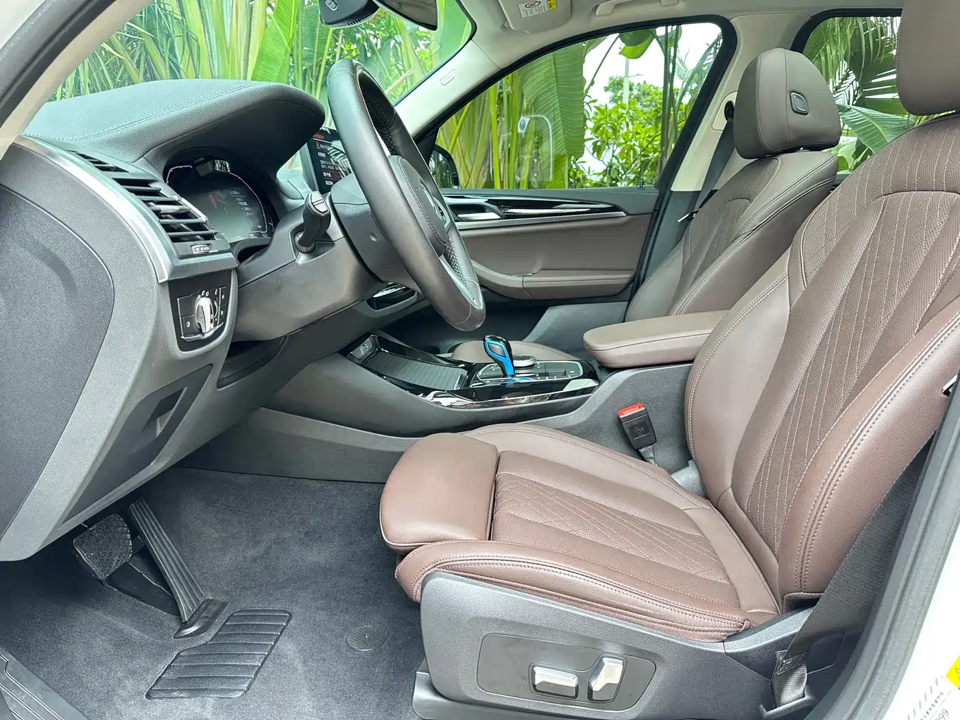 BMW iX3 2022 Leading Edition фото 9