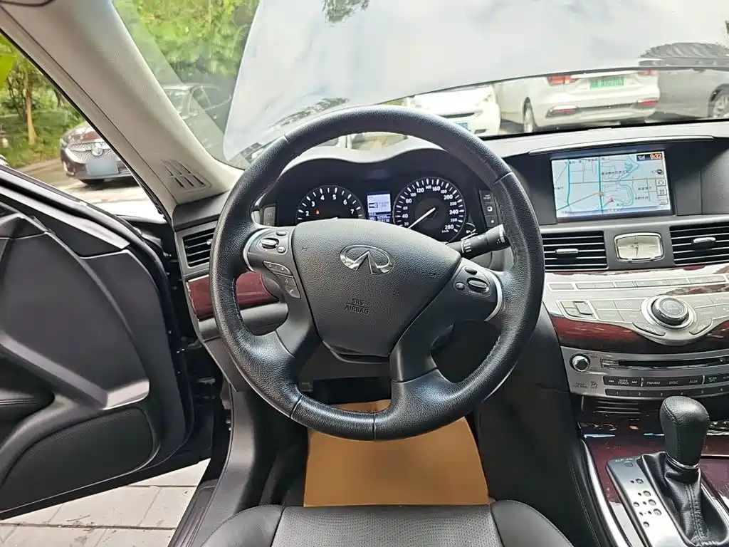 Фото 3 - Infiniti Q70