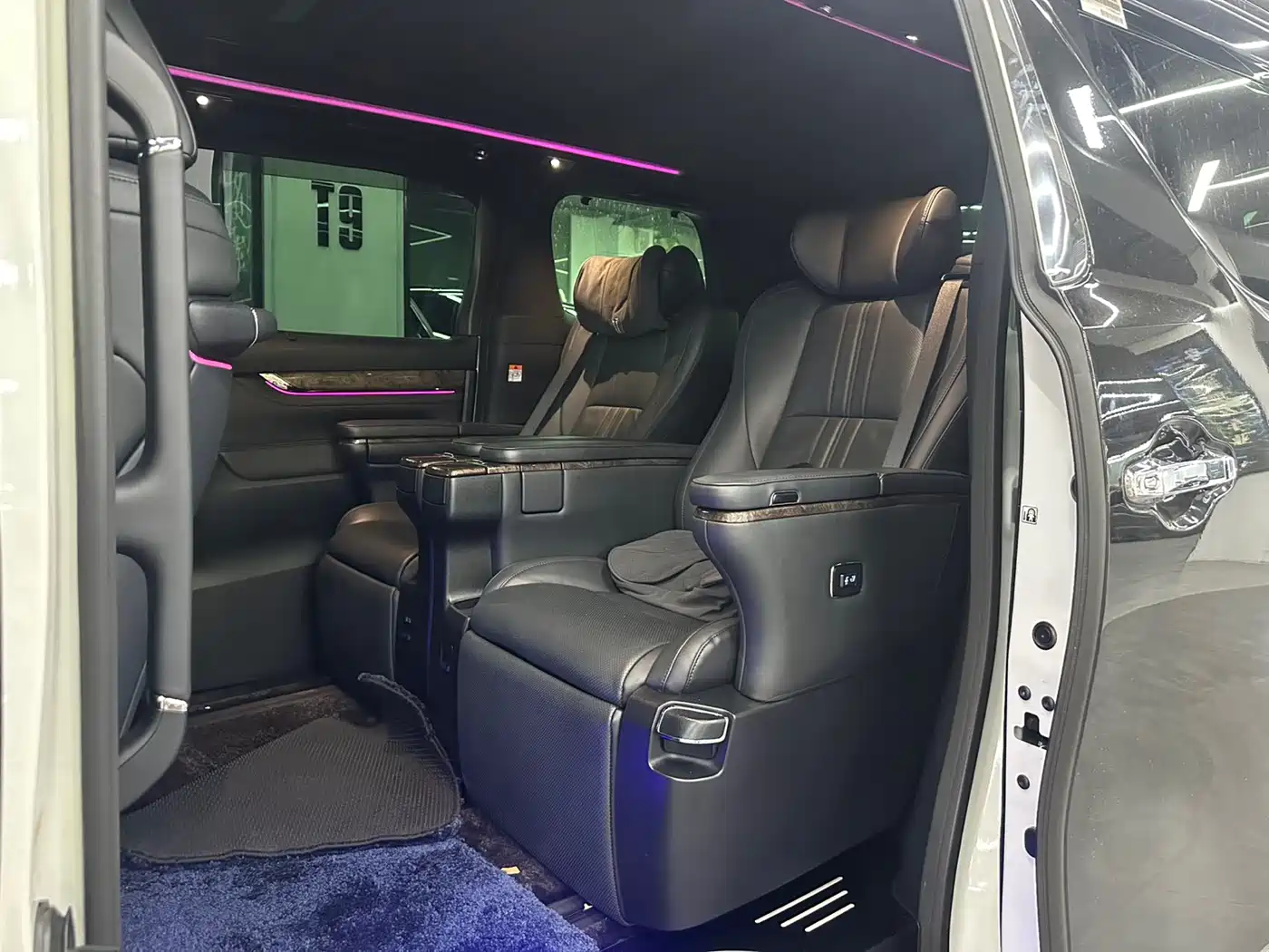 Toyota Vellfire 2023 Crown Hybrid 2.5L HV Premium фото 5