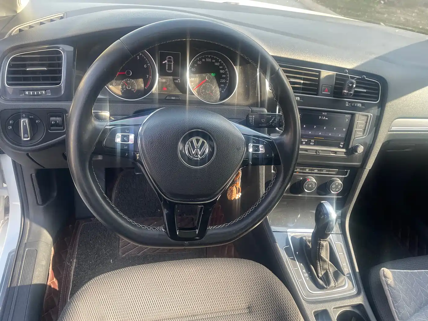 Volkswagen Golf 2016 1.6L Automatic Comfort фото 5