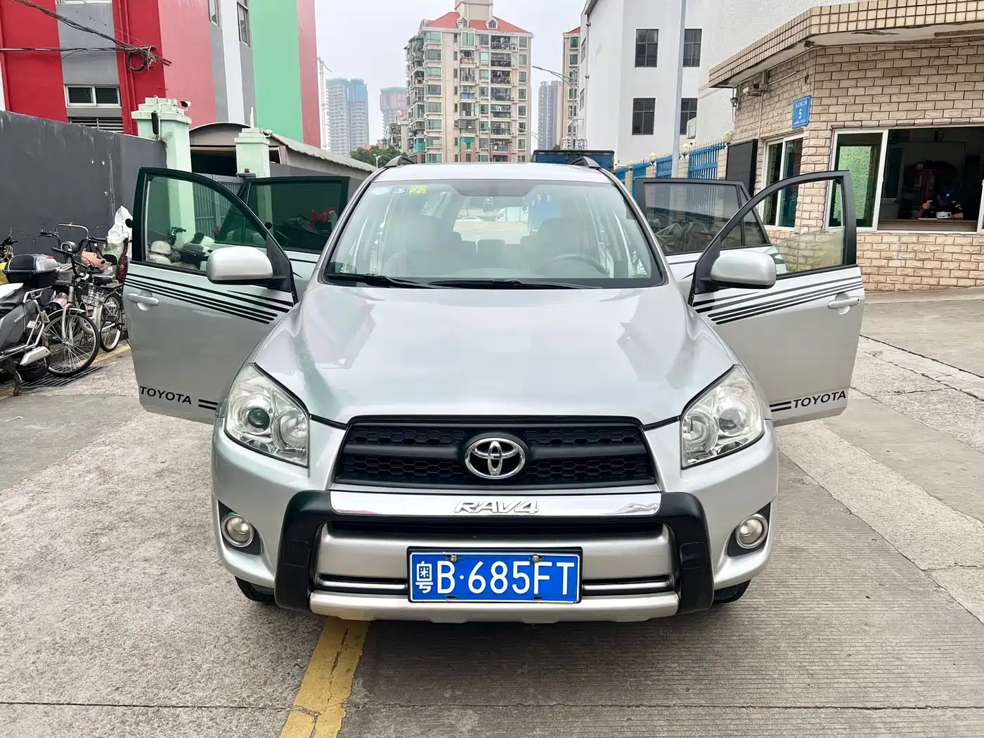 Toyota RAV4 Rongfang 2010 2.0L Automatic Luxury Upgrade Edition фото 13