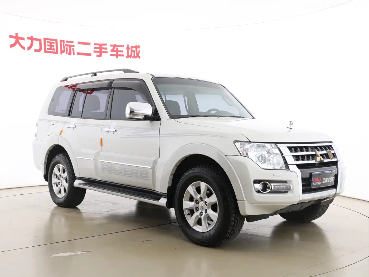 Mitsubishi Pajero (Import) 2020 3.0L Automatic Luxury Off-Road Edition фото 3