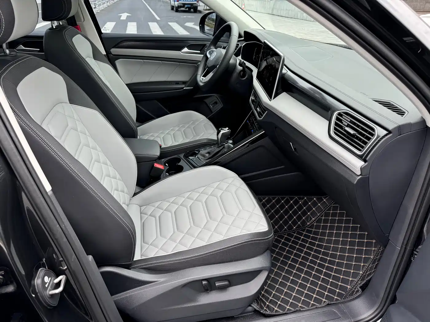 Volkswagen Tayron 2025 Facelift 300TSI Shared Edition фото 9