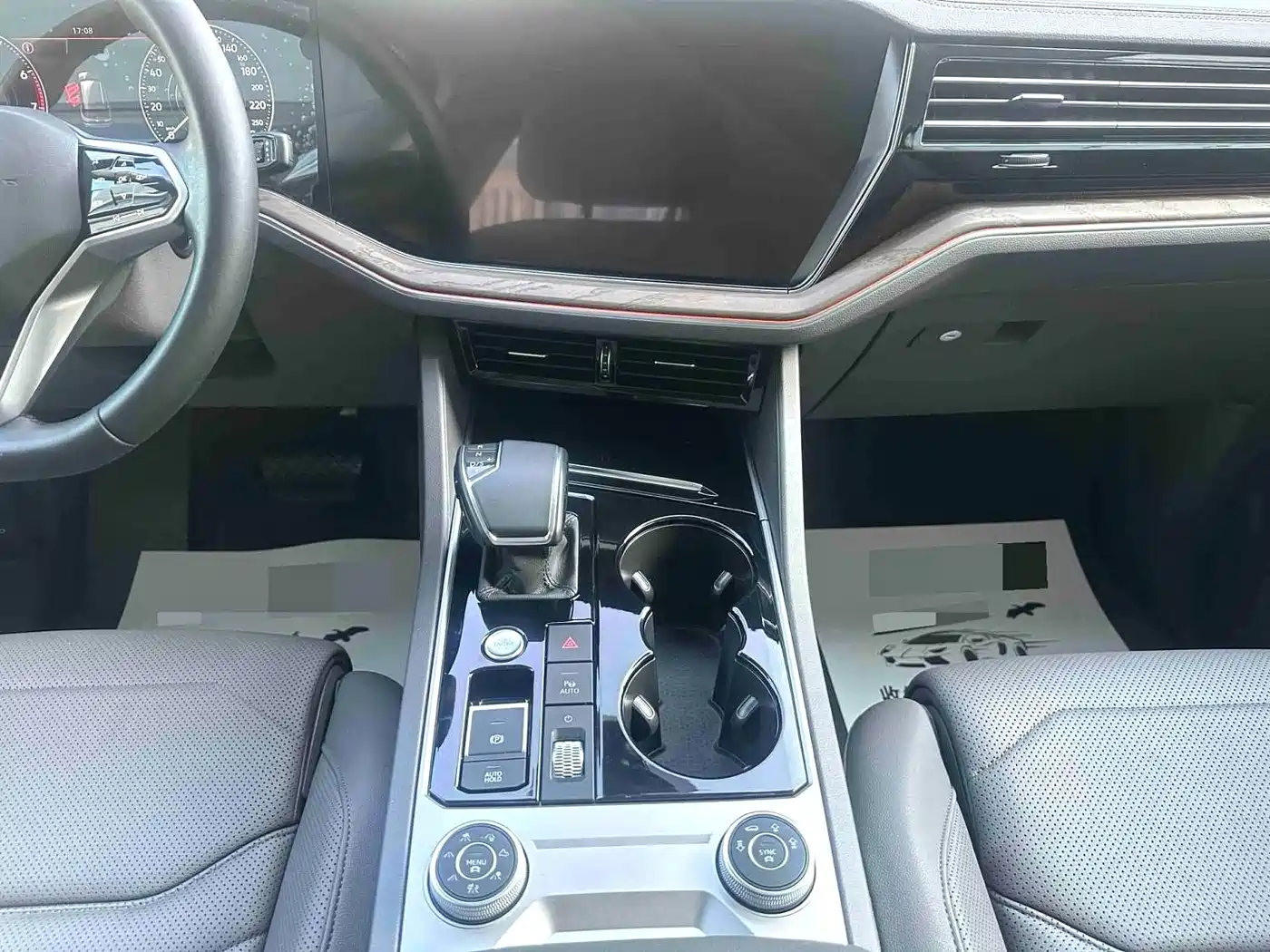 Volkswagen Touareg 2021 3.0TSI Sharp Edition with Gloss Black Sports Package фото 14