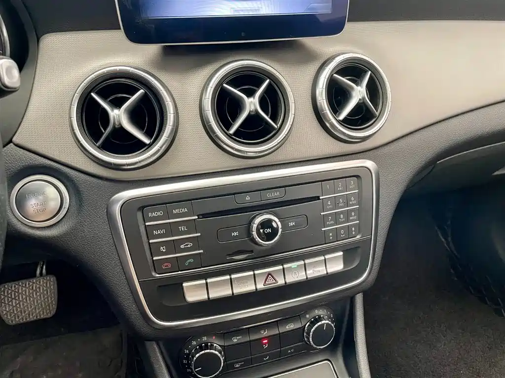 Mercedes-Benz CLA (Import) 2017 Facelift CLA 200 Style фото 10