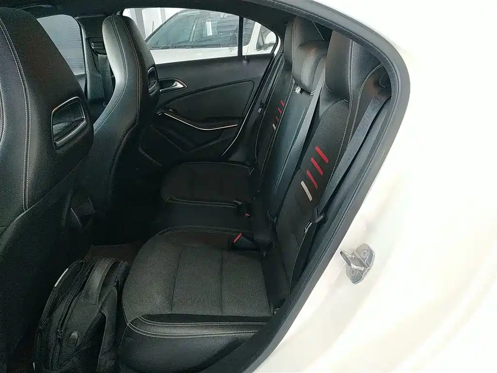 Mercedes-Benz A-Class (Import) 2017 Facelift A 200 Dynamic фото 17