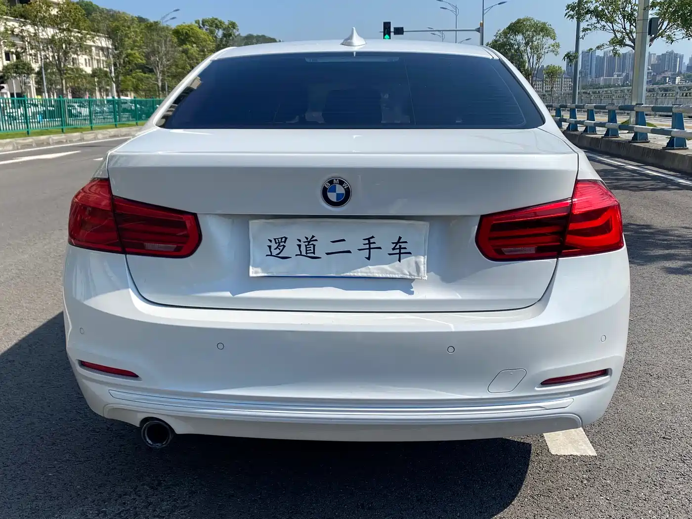 BMW 3 Series 2018 318i фото 4