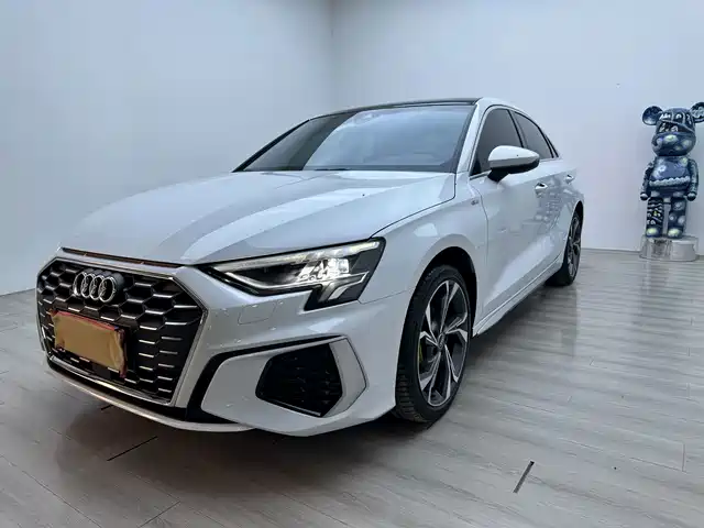 Audi A3 A3L Limousine 35 TFSI, Стиль Спорт