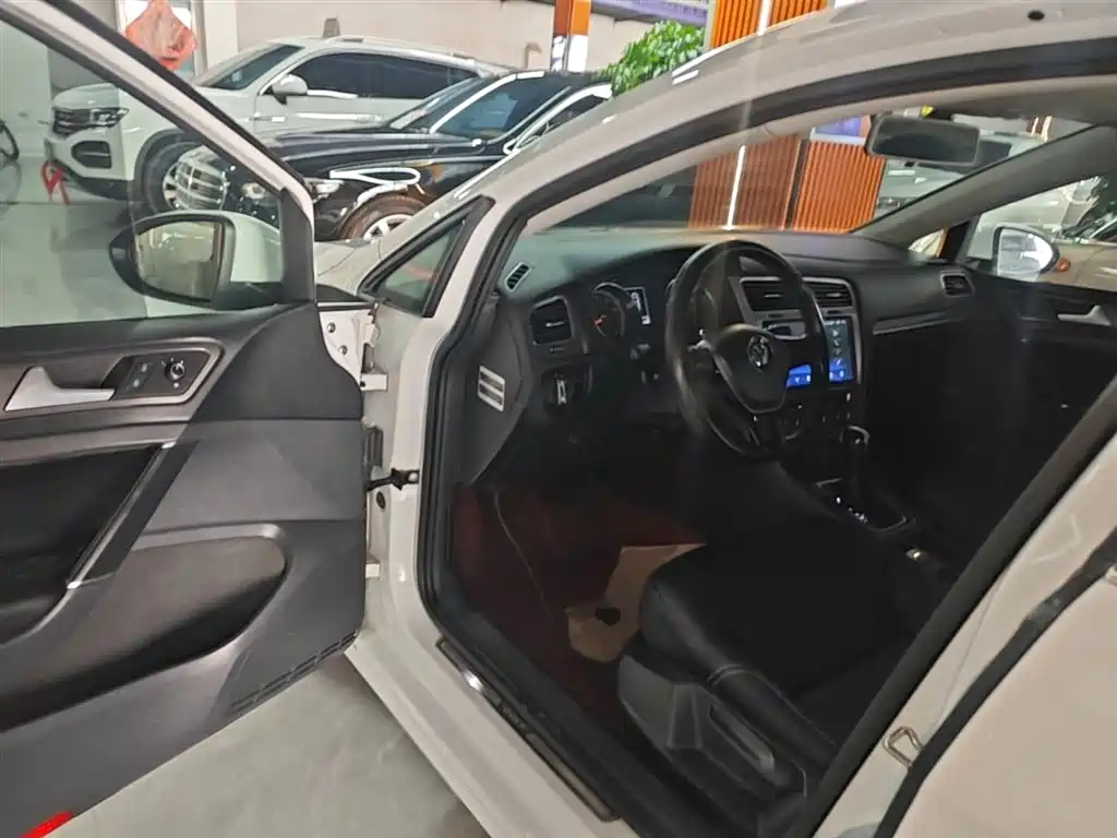 Volkswagen Golf 2016 1.6L Automatic Comfort фото 16
