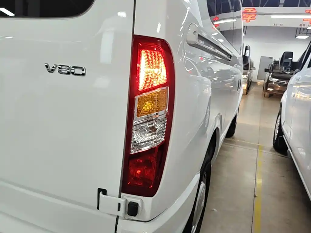 SAIC Maxus Xintu V80 2025 2025 Value Edition Aoyun 2.0T Manual Short Wheelbase Medium Roof 127Ps 5/6-seater