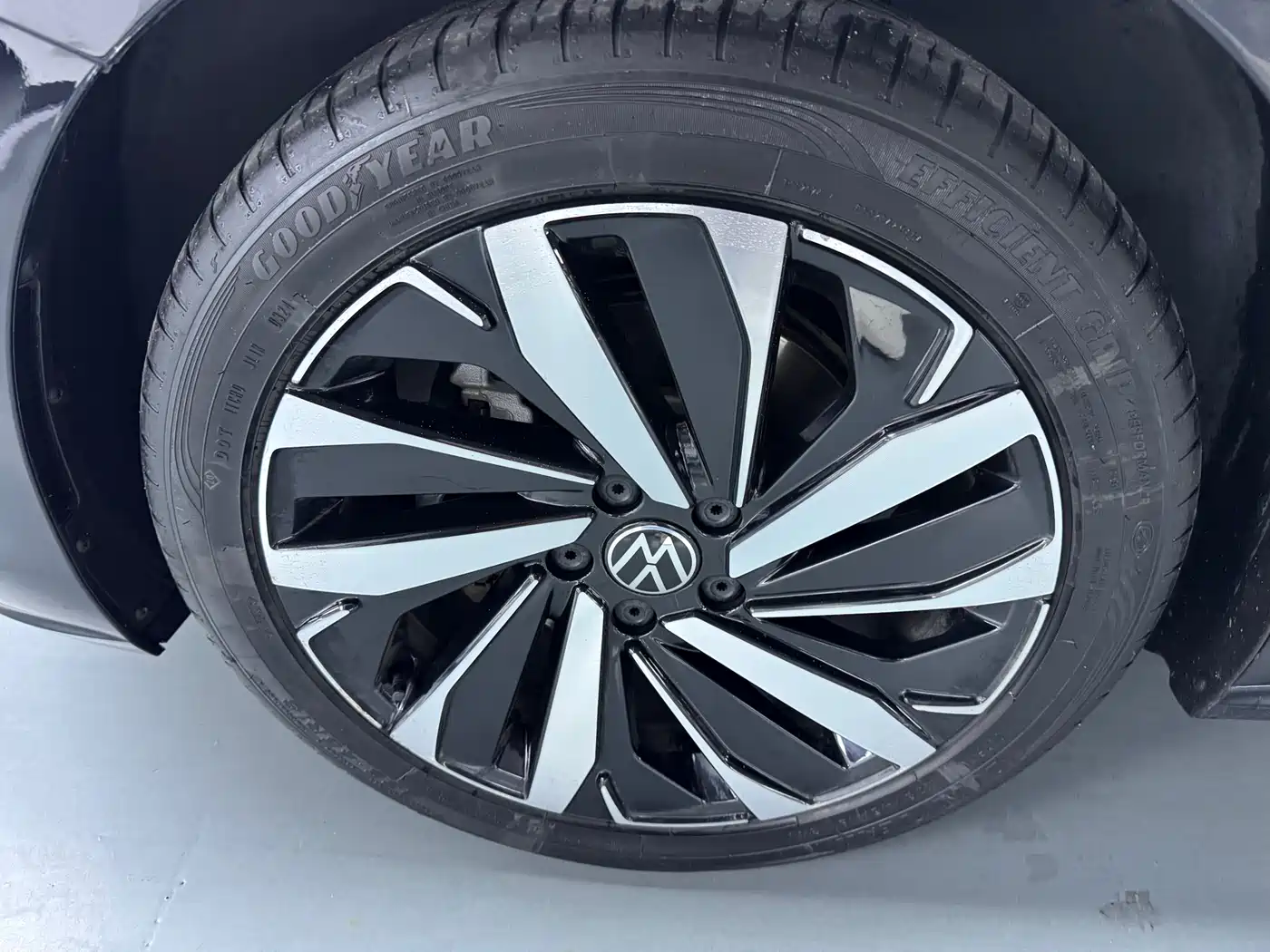 Volkswagen Passat 2023 380TSI Luxury Edition фото 21
