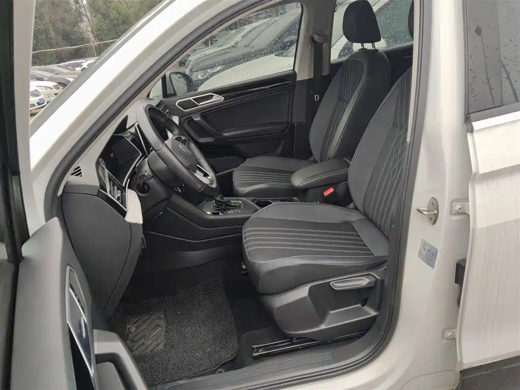 Volkswagen Tiguan L 2023 330TSI Auto 2WD Comfort Edition фото 7