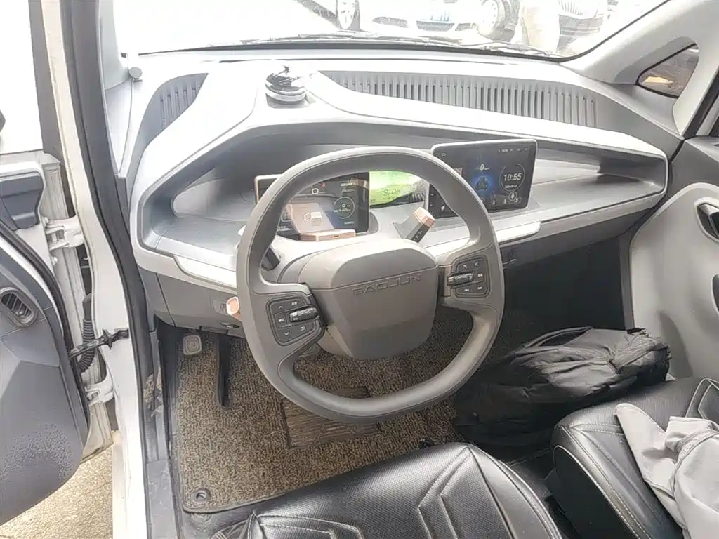 BAOJUN E200