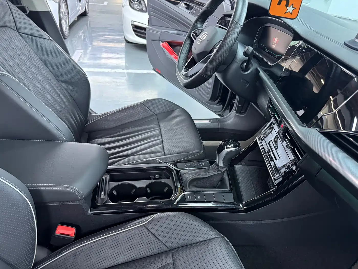Volkswagen Passat 2023 380TSI Luxury Edition фото 20