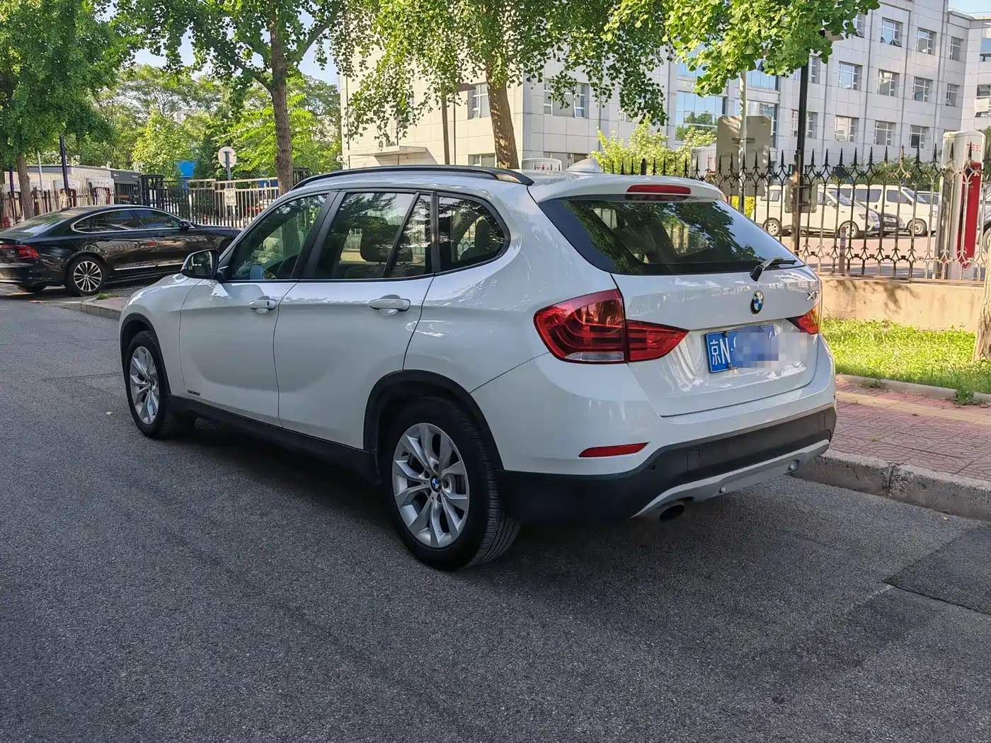 BMW X1 2013 sDrive18i Leading фото 4