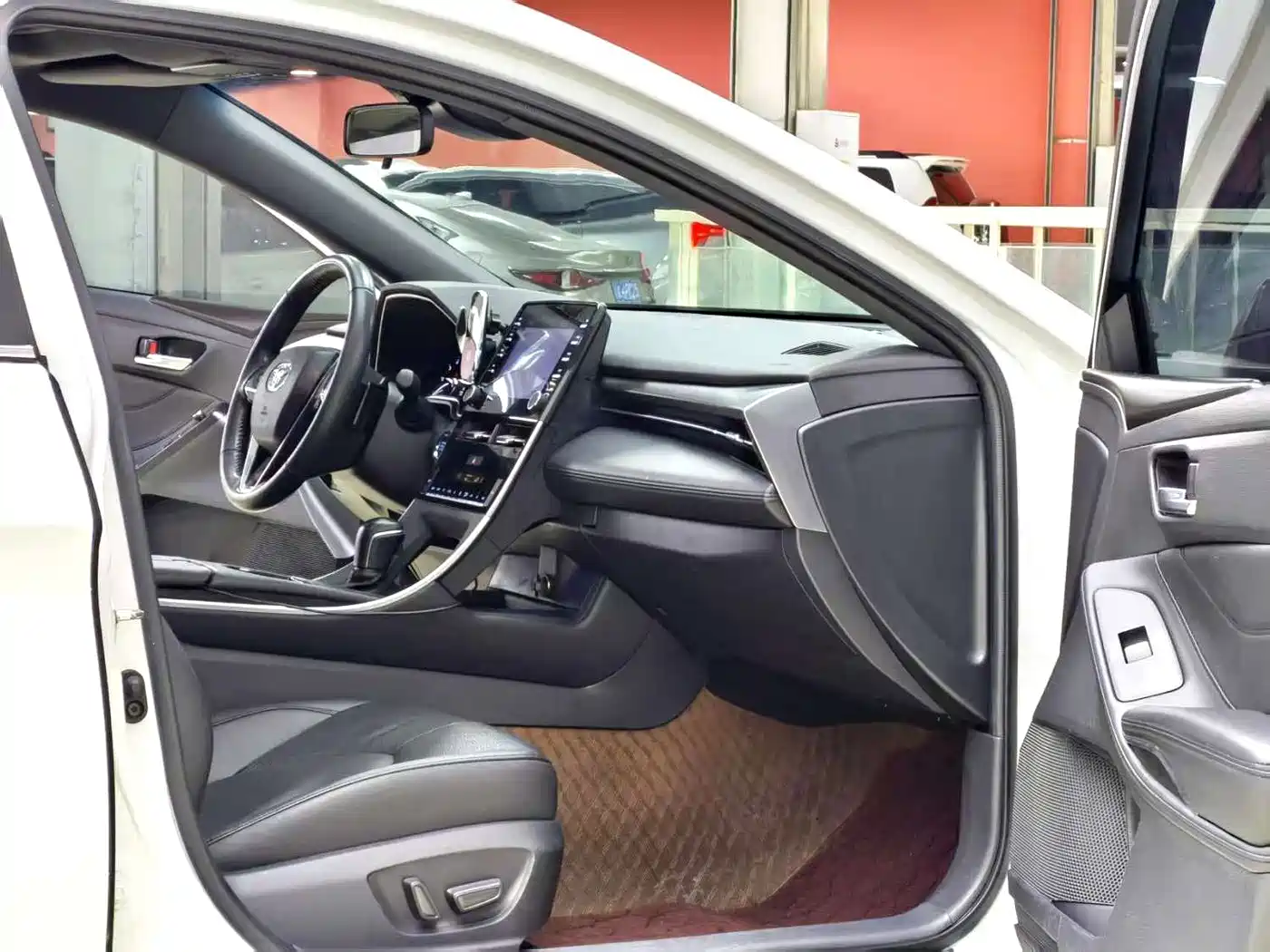Toyota Avalon 2021 2.5L Luxury Edition фото 6