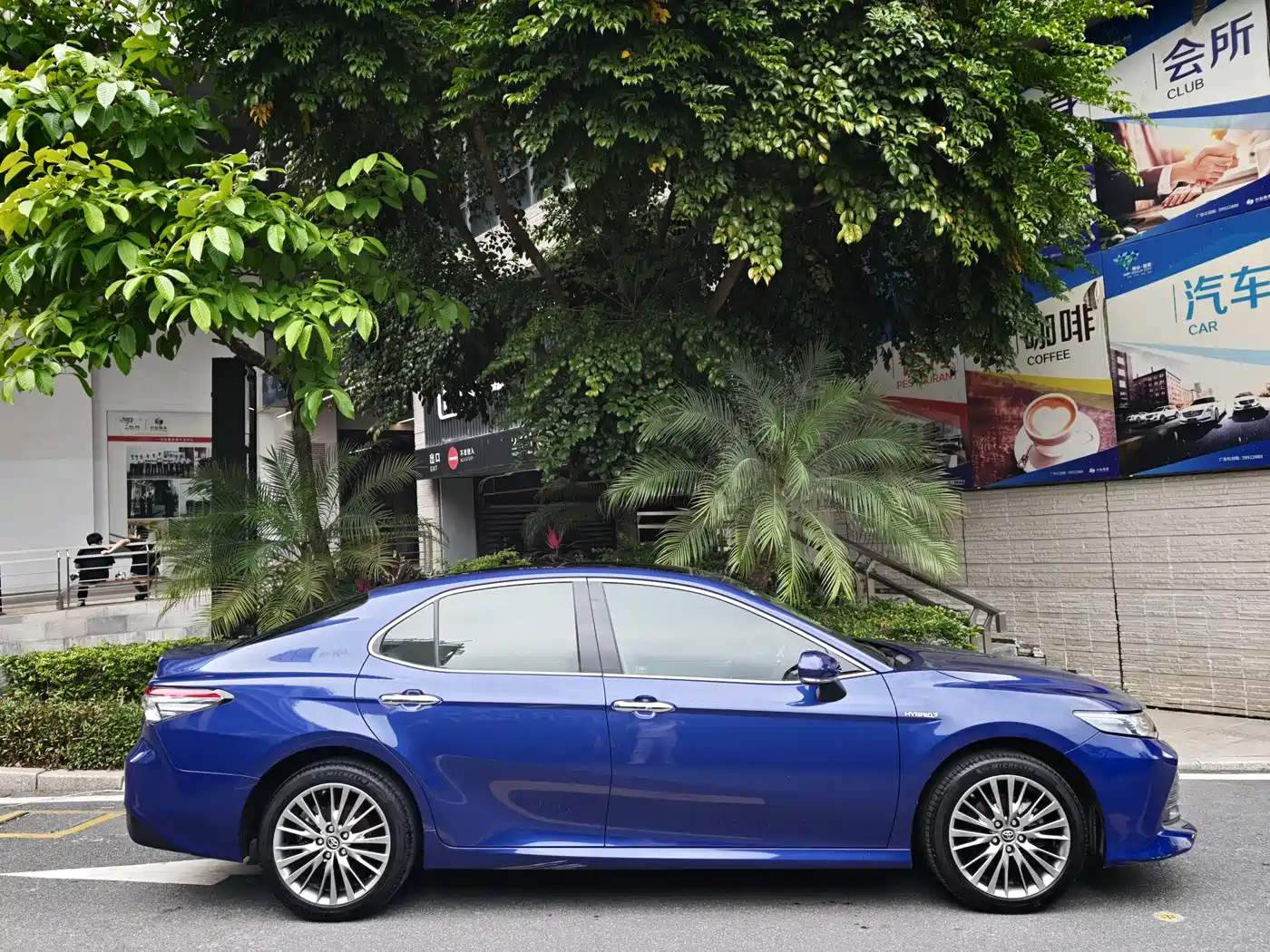 Toyota Camry 2019 Hybrid 2.5HG Luxury Edition China V фото 3