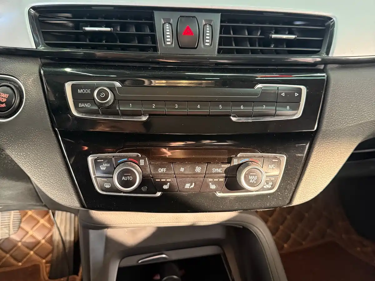 BMW X1 2016 sDrive18Li Luxury Model фото 12