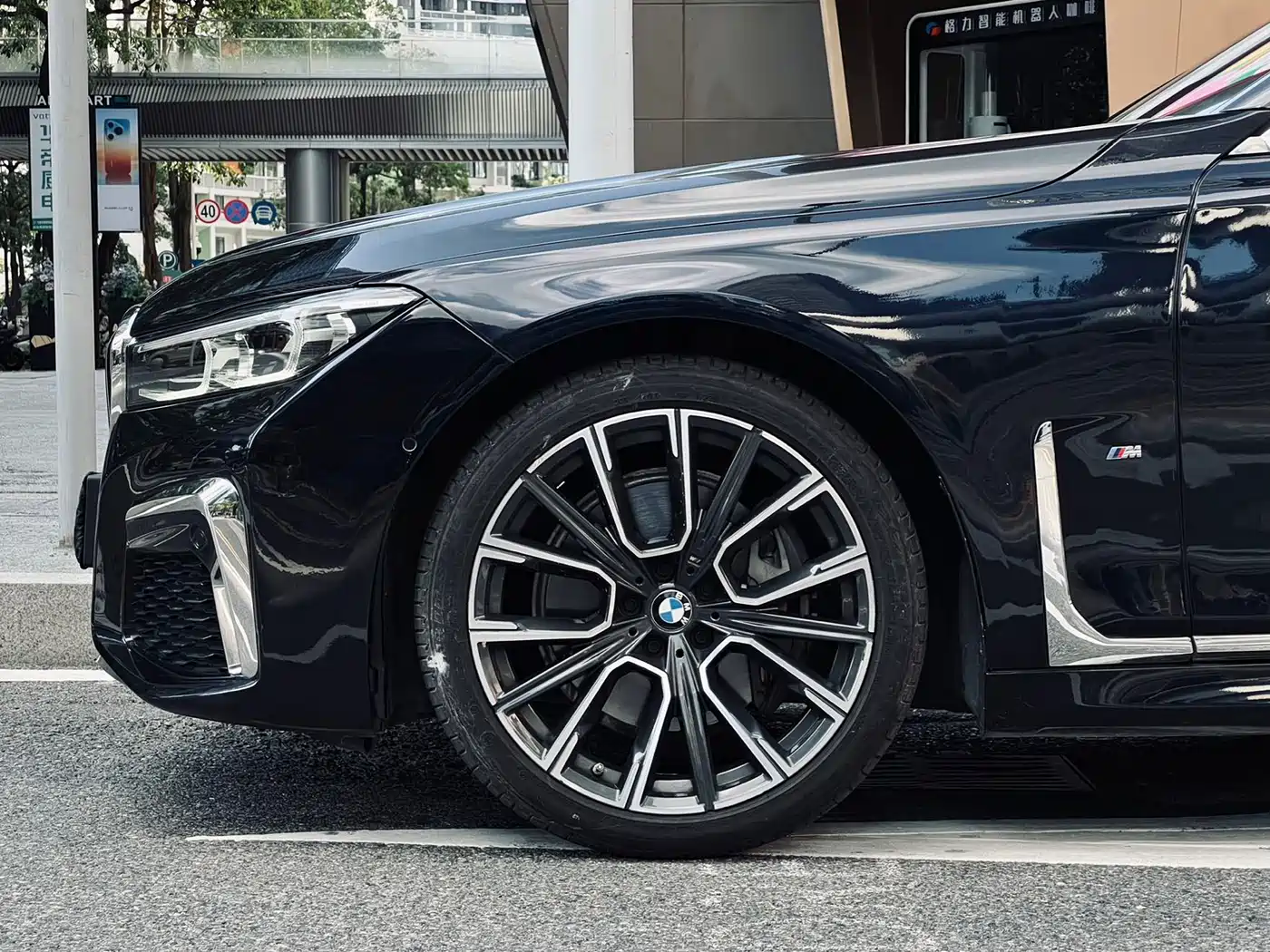 BMW 7 Series 2019 740Li Leading M Sport Package фото 12