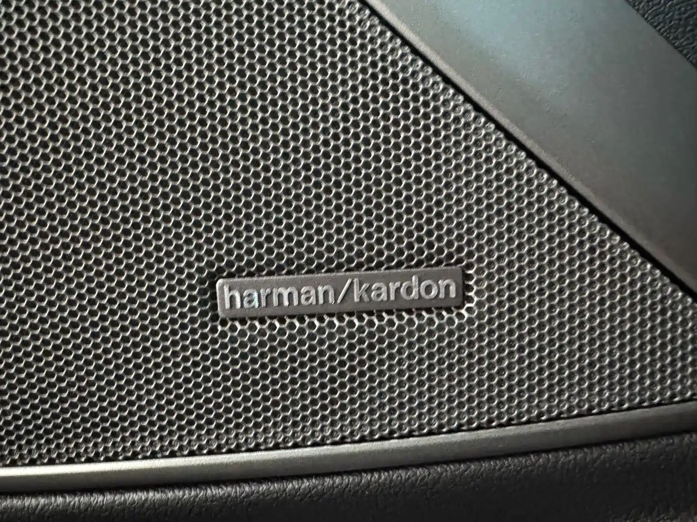 BMW 3 Series 2025 330Li M Sport Night Edition фото 12